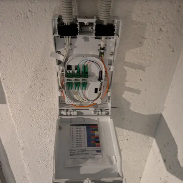 Glasfaser Verbindungsbox Installation